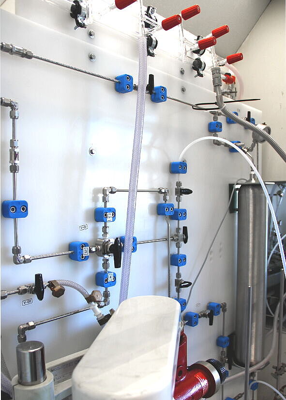 ChemCon_Spezialapparatur zum sicheren Umgang mit Aziridin
