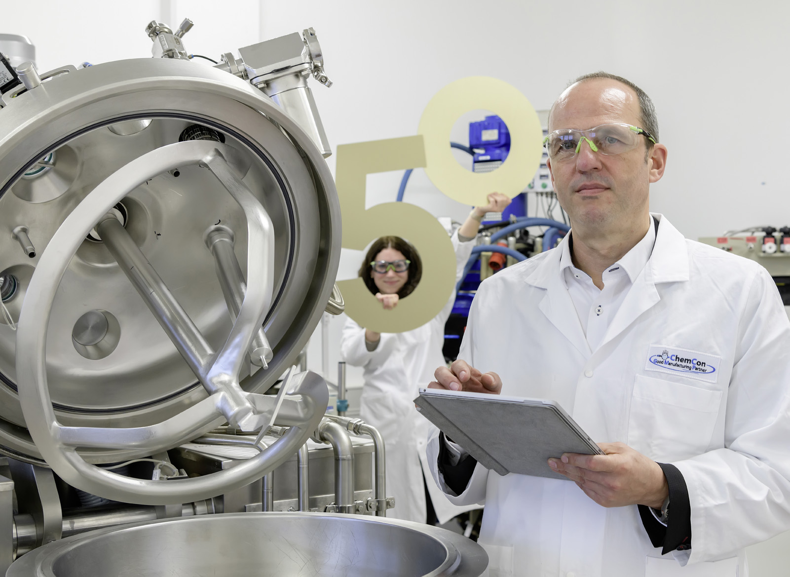 ChemCon stellt sich vor_Geschäftsbericht Bürgschaftsbank/MBG Geschäftsführer Dr. Raphael Vogler im Labor